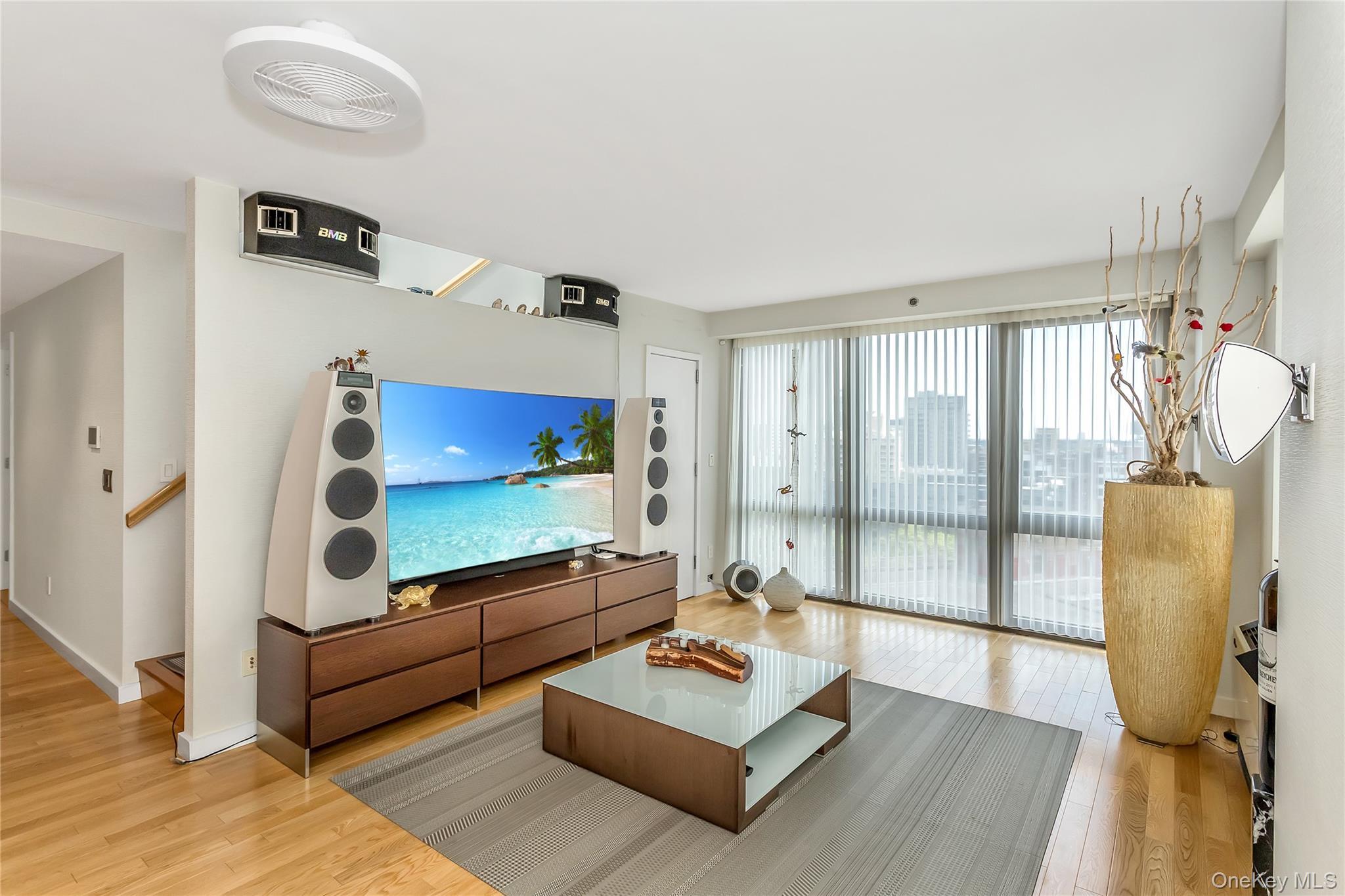 Condo Prince  Queens, NY 11354, MLS-968948-3