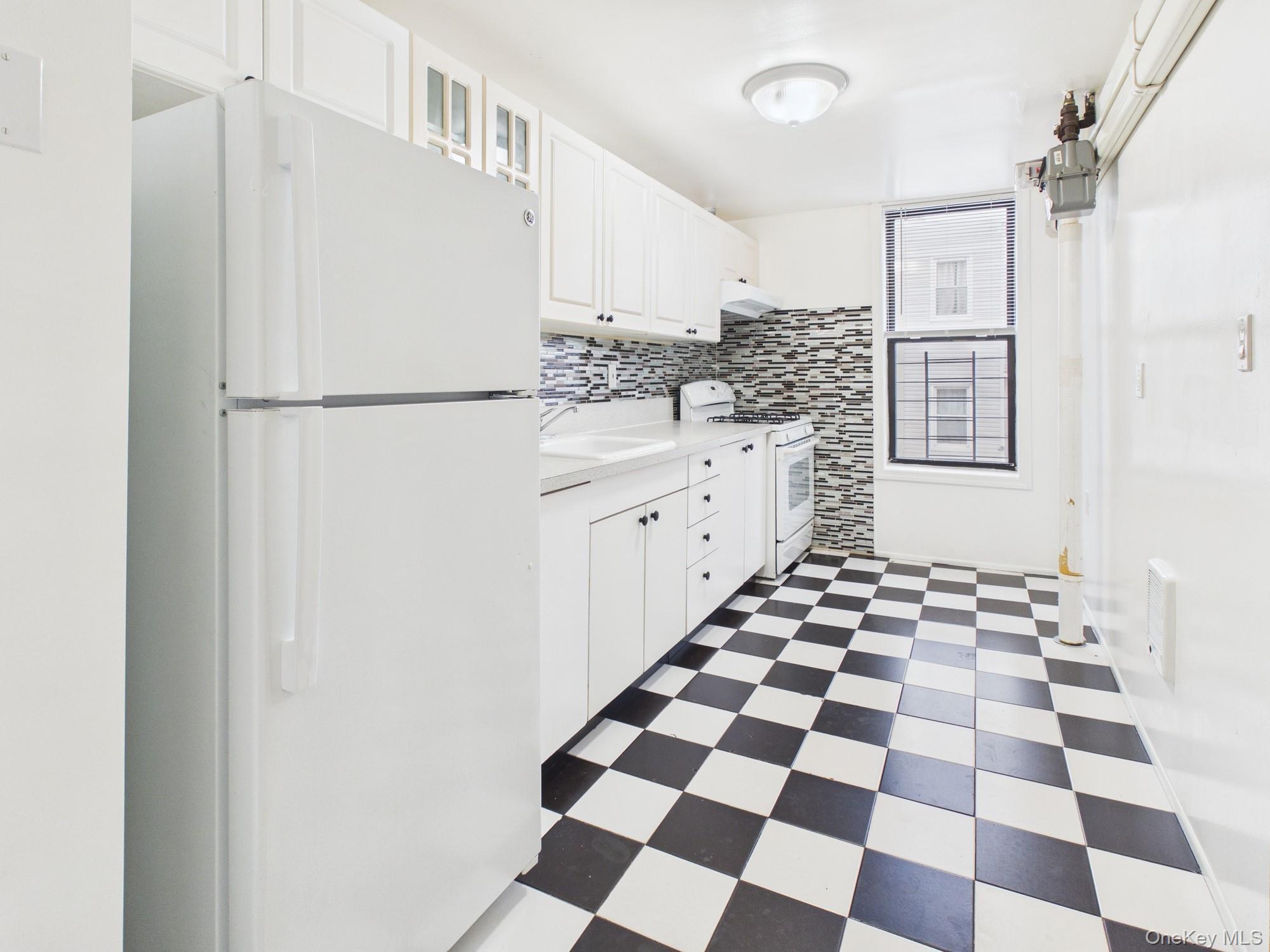 Single Family Westchester  Bronx, NY 10462, MLS-968996-17