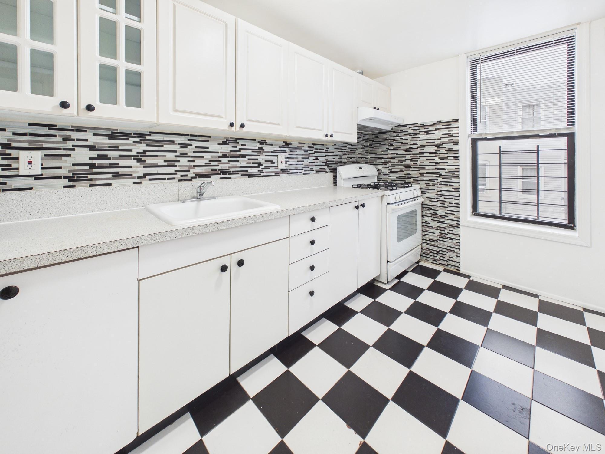 Single Family Westchester  Bronx, NY 10462, MLS-968996-20