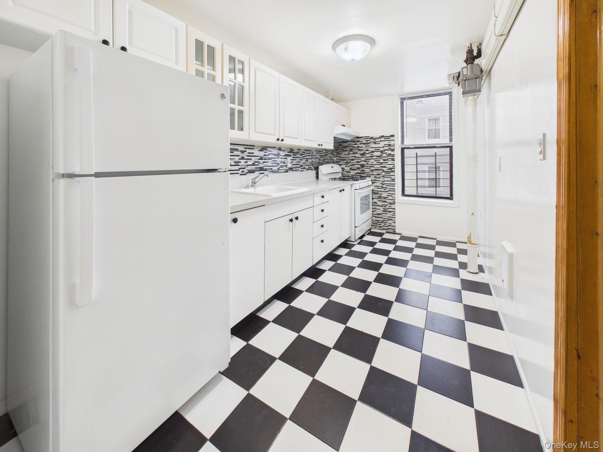 Single Family Westchester  Bronx, NY 10462, MLS-968996-21