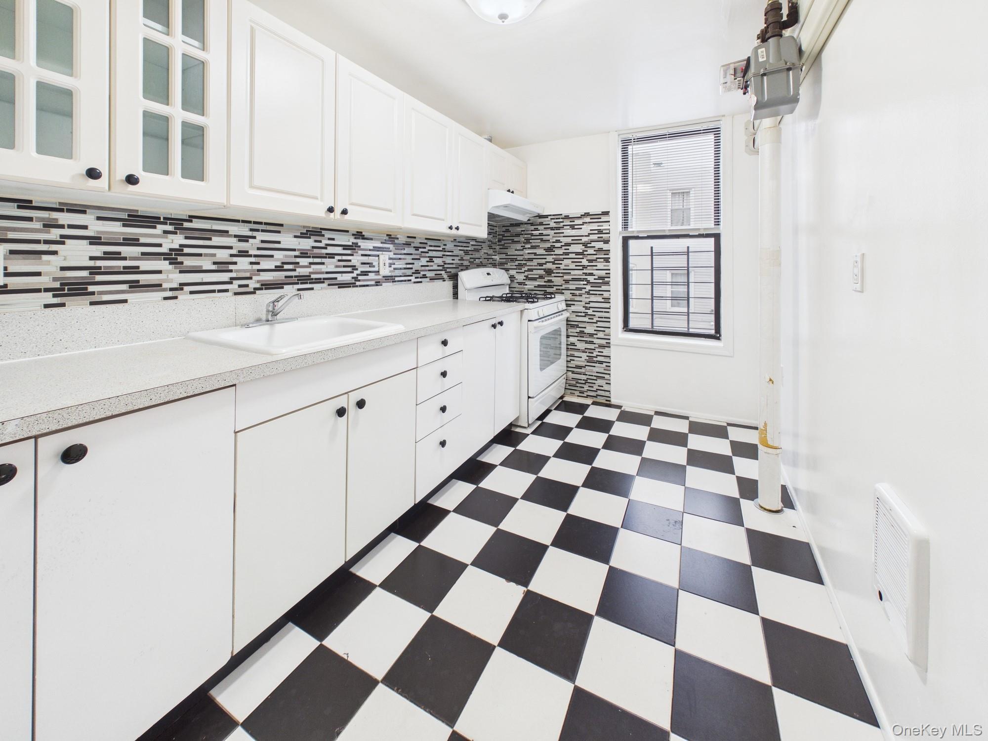 Single Family Westchester  Bronx, NY 10462, MLS-968996-22