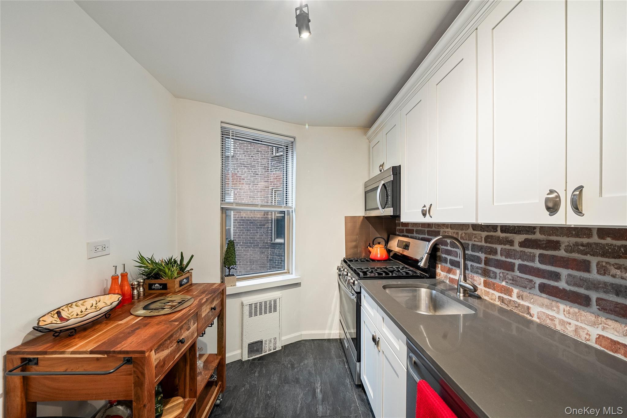 Coop Clyde  Queens, NY 11375, MLS-969014-5