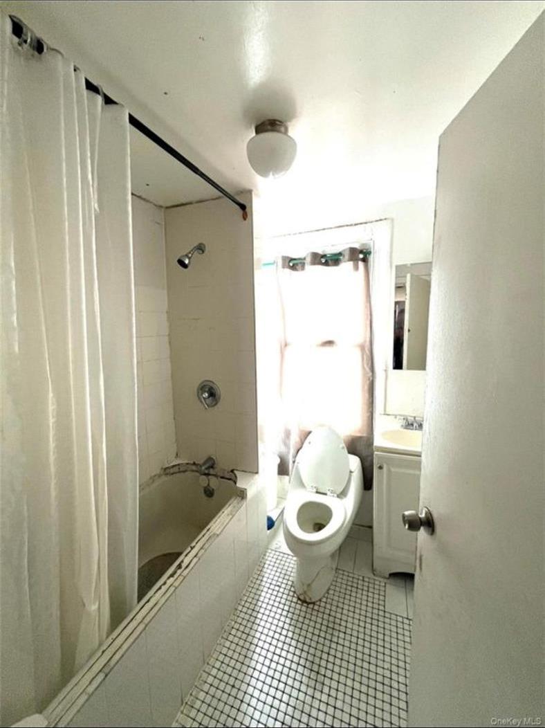 Single Family Welling  Queens, NY 11102, MLS-969015-4