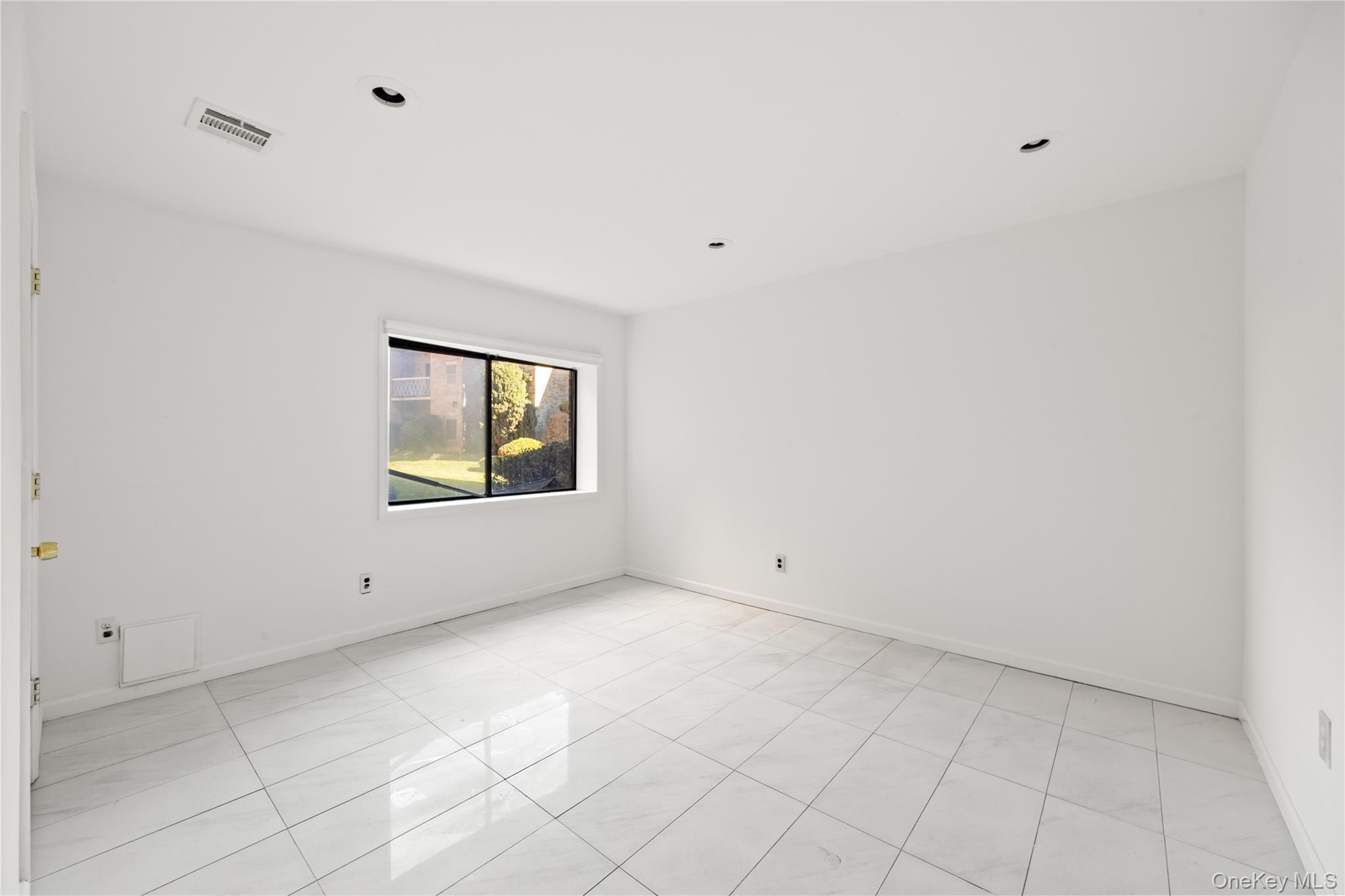 Condo Kennedy  Rockland County, NY 10977, MLS-969100-24