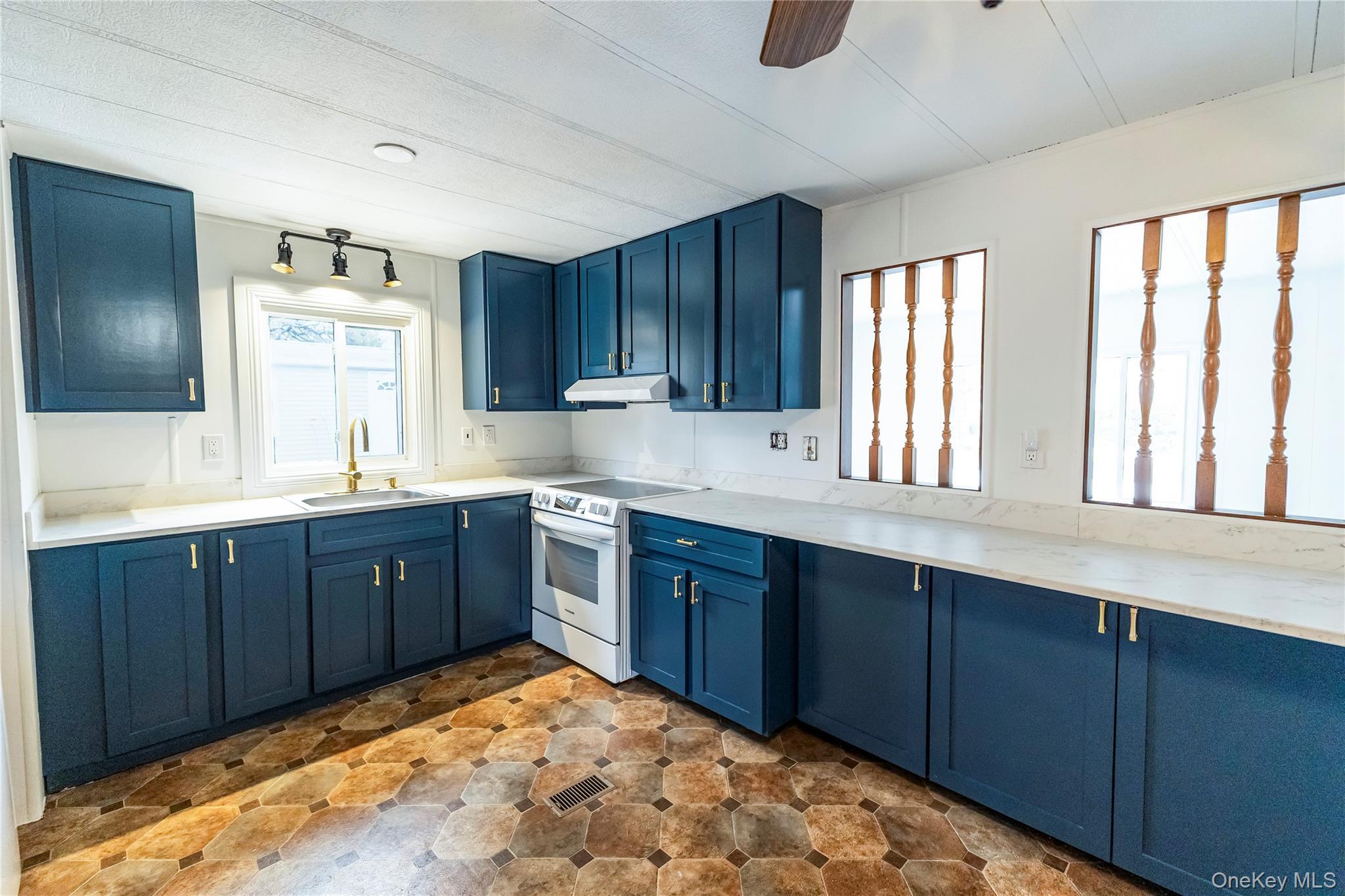 Single Family Riverleigh  Suffolk County, NY 11901, MLS-969103-15