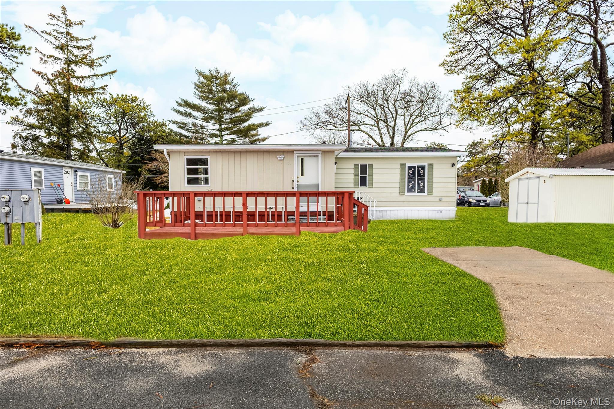 Single Family Riverleigh  Suffolk County, NY 11901, MLS-969103-21