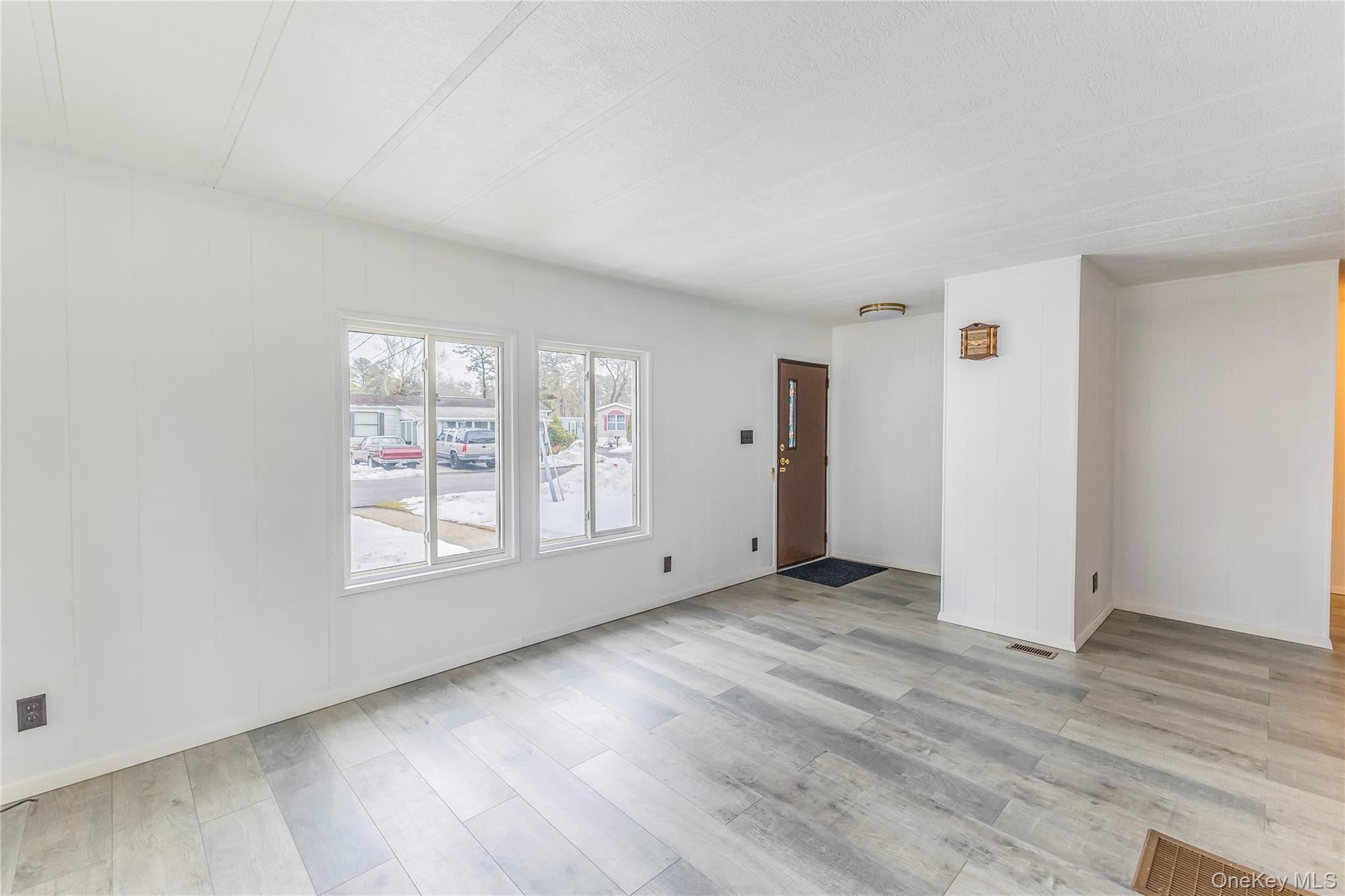 Single Family Riverleigh  Suffolk County, NY 11901, MLS-969103-4