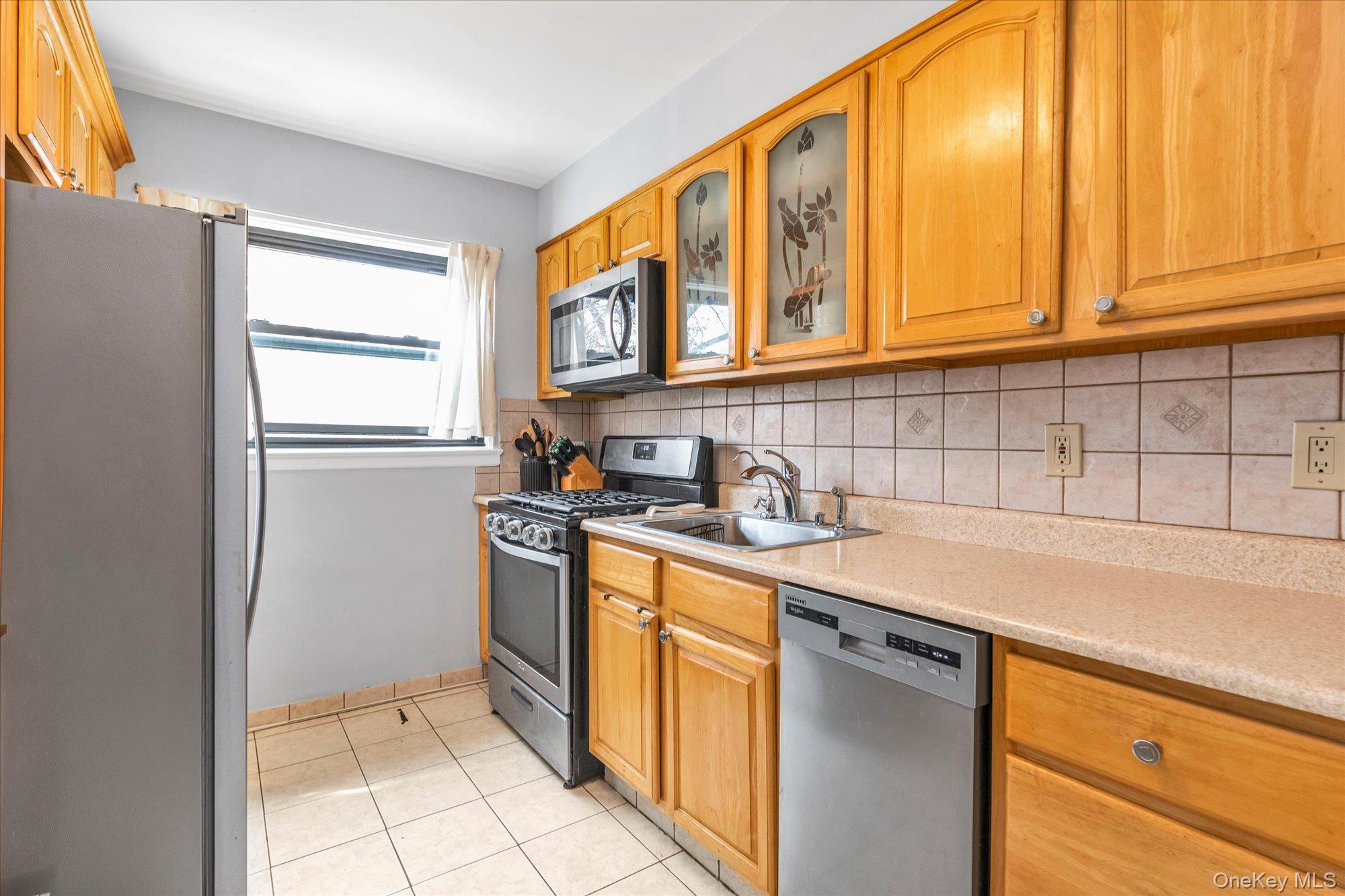 Coop 75th Queens, NY 11364, MLS-969224-7
