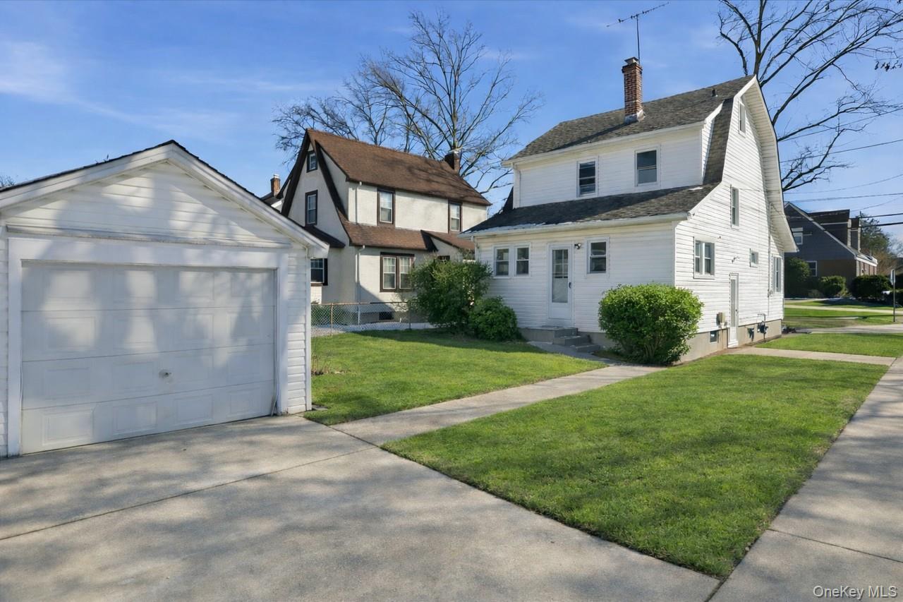 Single Family Mayfair Nassau County, NY 11001, MLS-969271-2
