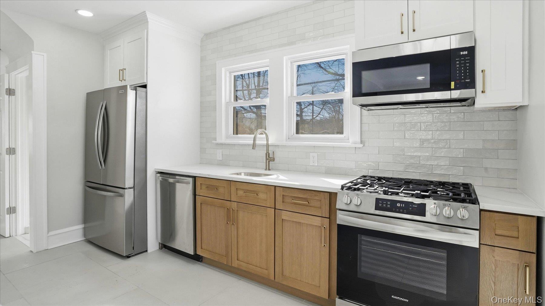 Single Family Mayfair Nassau County, NY 11001, MLS-969271-4