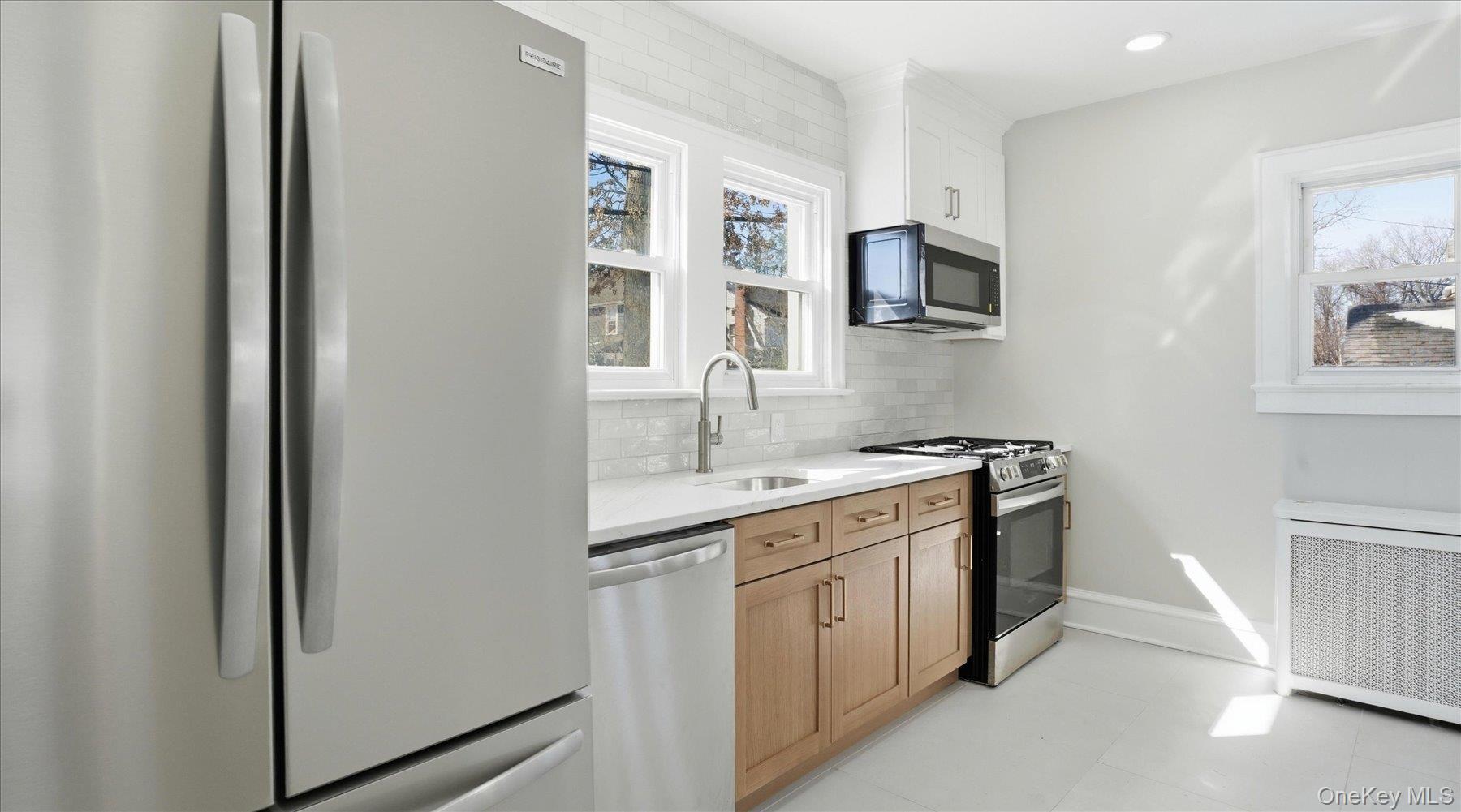 Single Family Mayfair Nassau County, NY 11001, MLS-969271-5