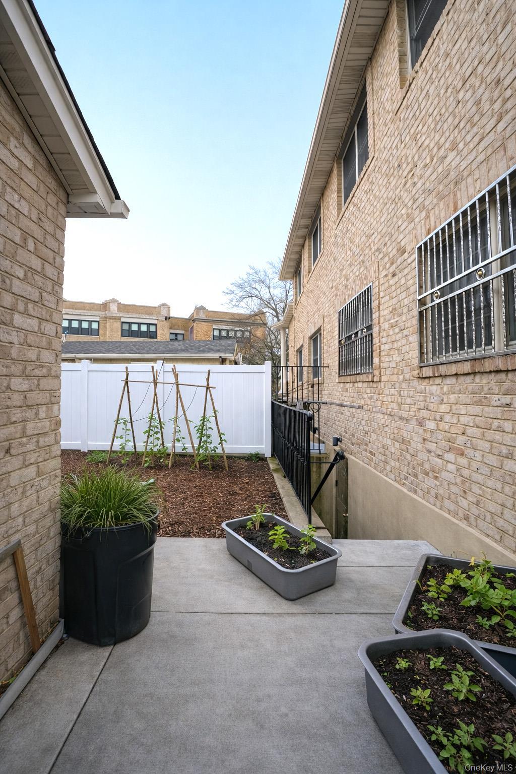 Single Family 17th  Queens, NY 11357, MLS-969281-3