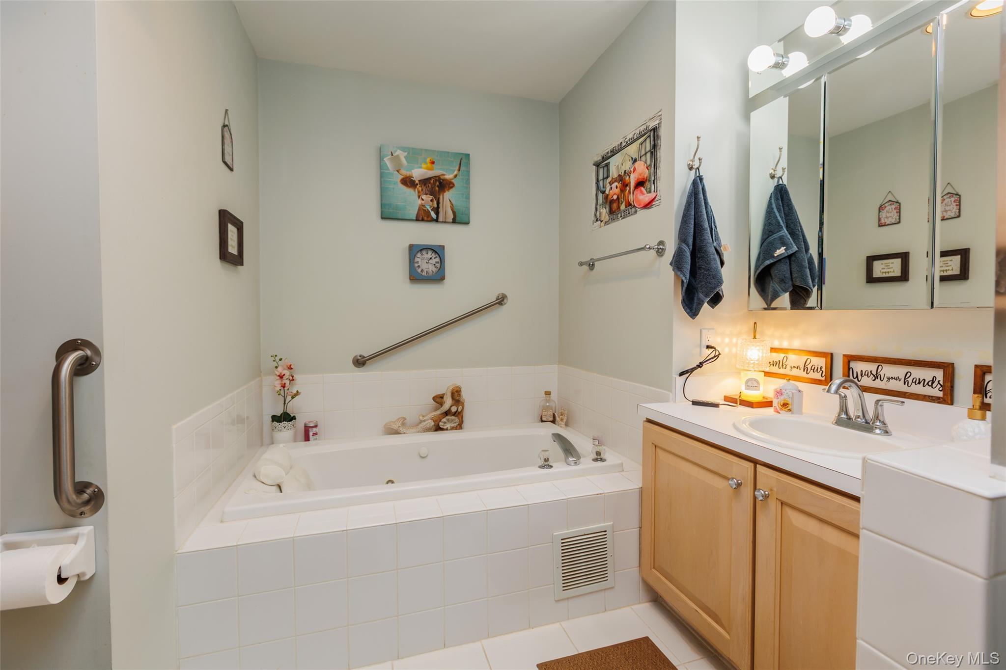 Single Family Tracie  Suffolk County, NY 11953, MLS-969296-11