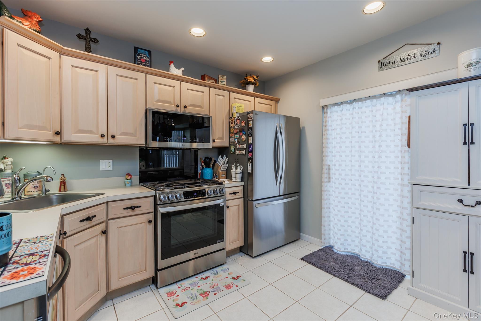 Single Family Tracie  Suffolk County, NY 11953, MLS-969296-7