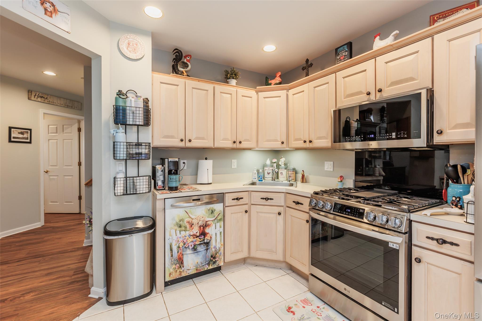 Single Family Tracie  Suffolk County, NY 11953, MLS-969296-8