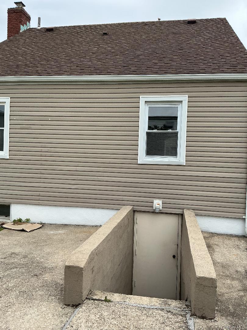 Single Family Chester  Nassau County, NY 11553, MLS-969304-4