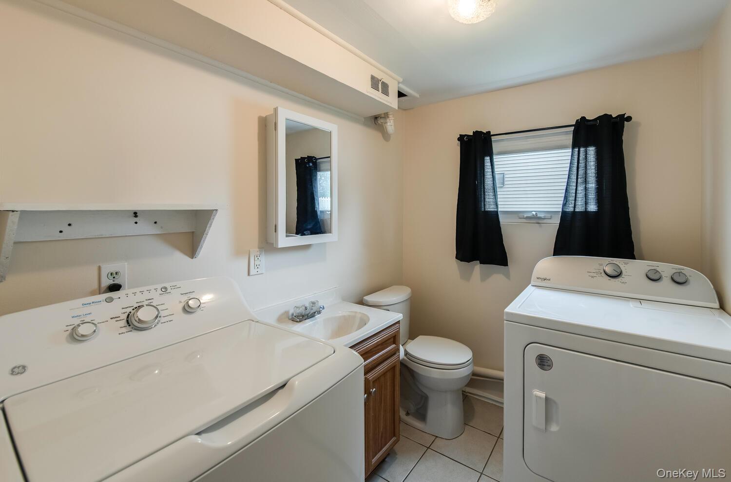 Single Family Edgewood  Ulster County, NY 12477, MLS-969411-21