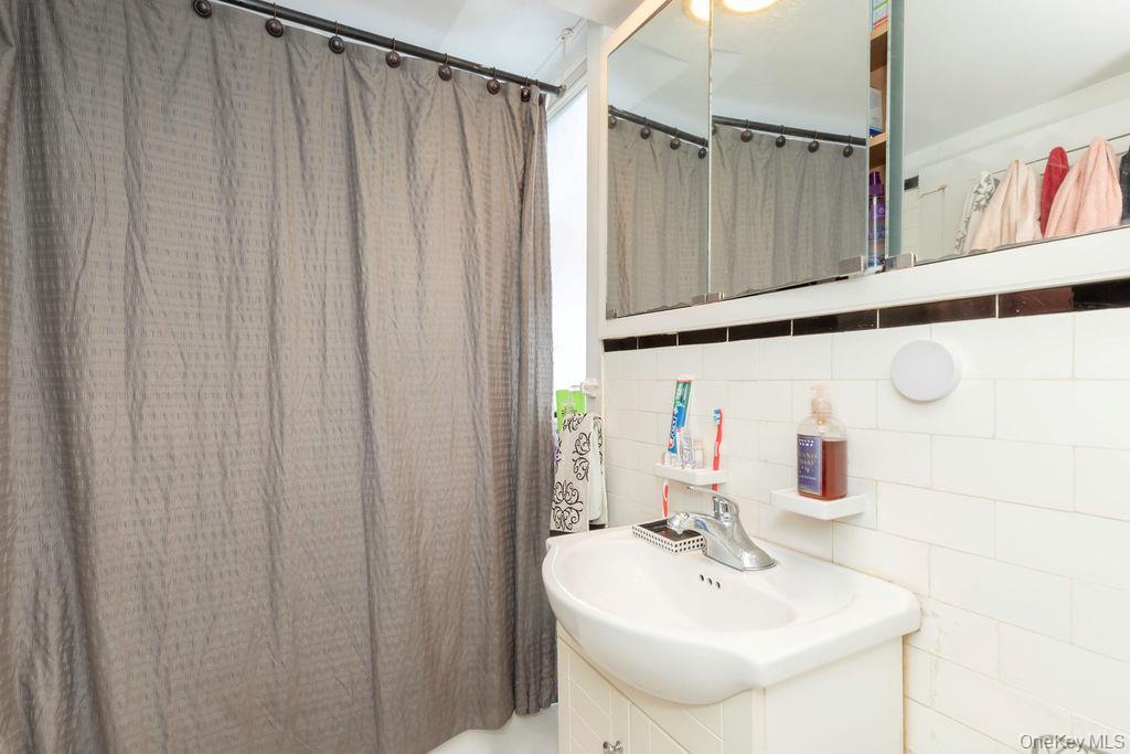Single Family Hawkins  Bronx, NY 10464, MLS-969413-17