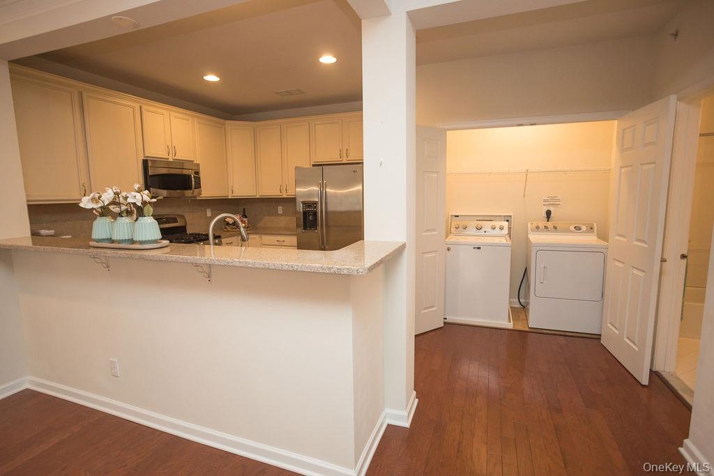 Condo Saratoga  Dutchess County, NY 12524, MLS-969458-15