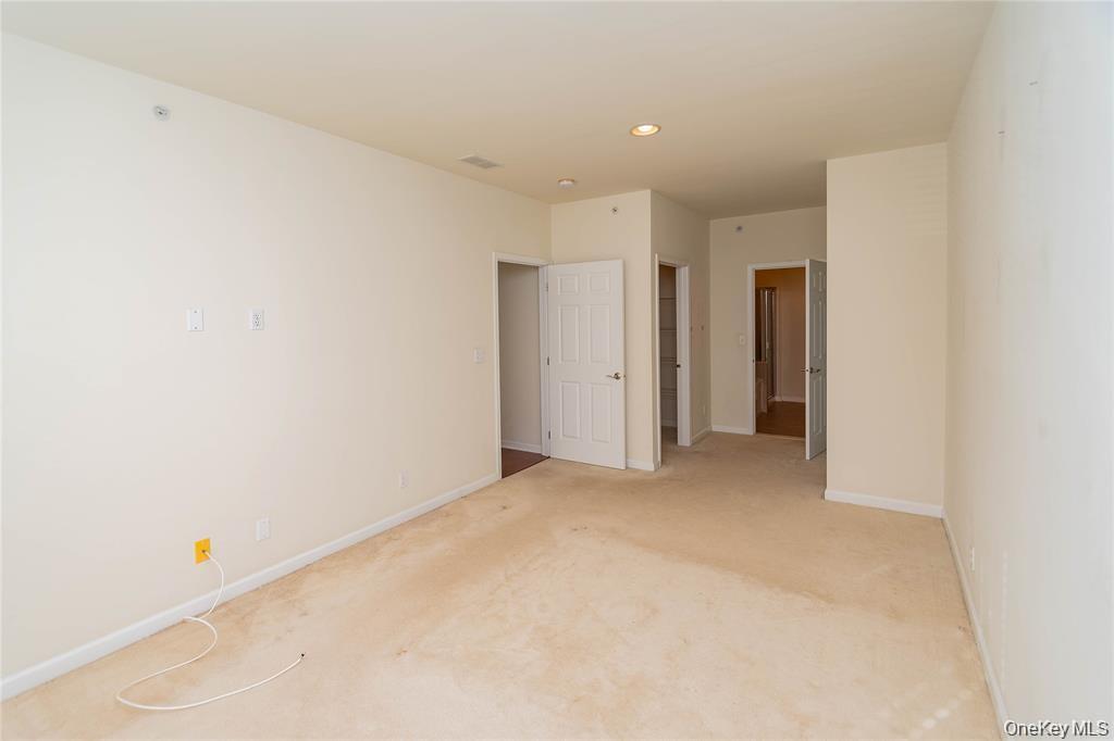 Condo Saratoga  Dutchess County, NY 12524, MLS-969458-17