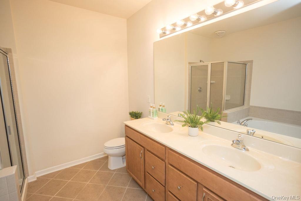 Condo Saratoga  Dutchess County, NY 12524, MLS-969458-18