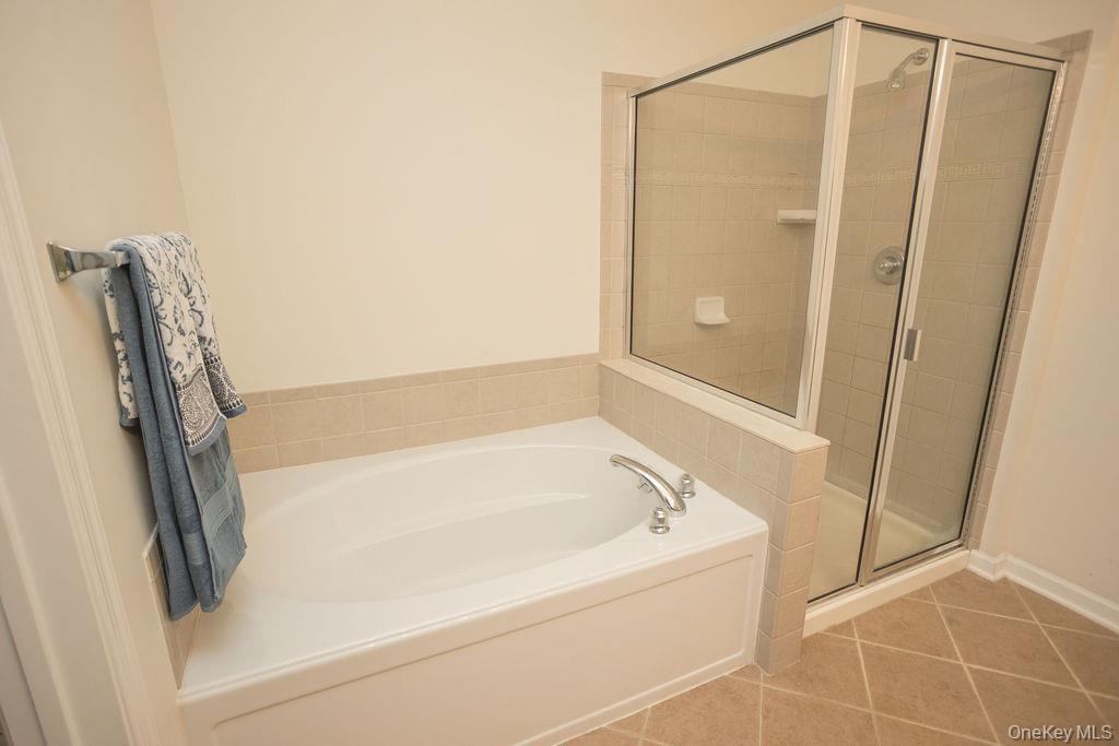 Condo Saratoga  Dutchess County, NY 12524, MLS-969458-20