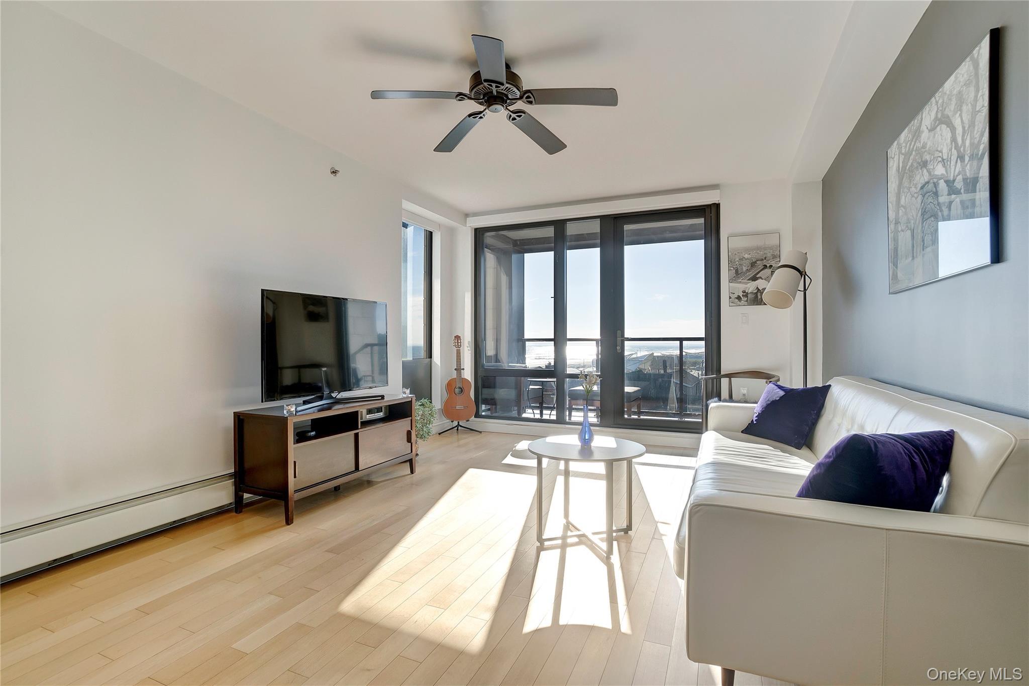 Condo Shore Front  Queens, NY 11693, MLS-969608-3