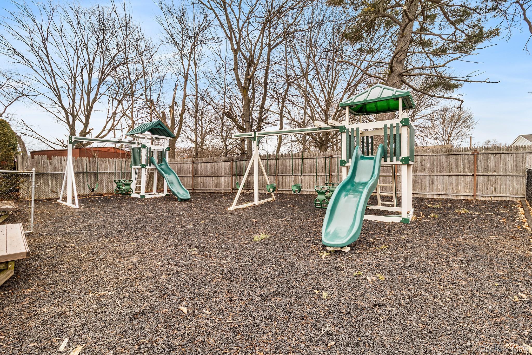 Condo Aspen Nassau County, NY 11793, MLS-969635-14