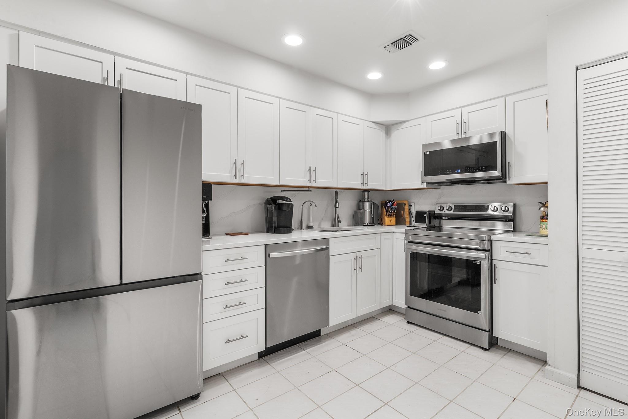 Condo Aspen Nassau County, NY 11793, MLS-969635-6