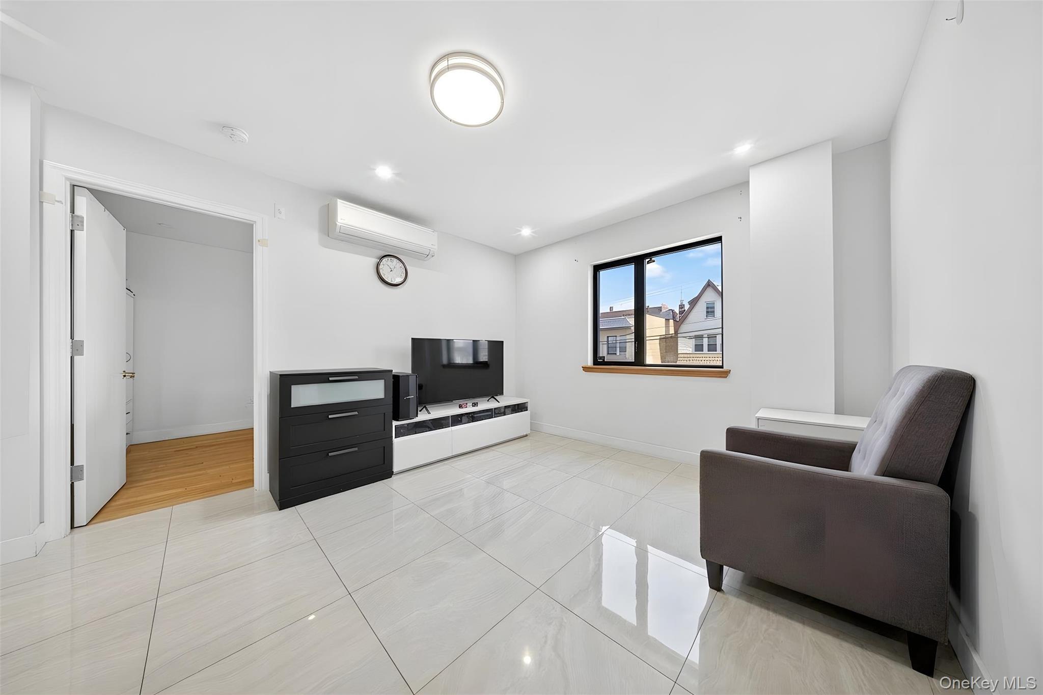 Condo 34th  Queens, NY 11354, MLS-969693-2