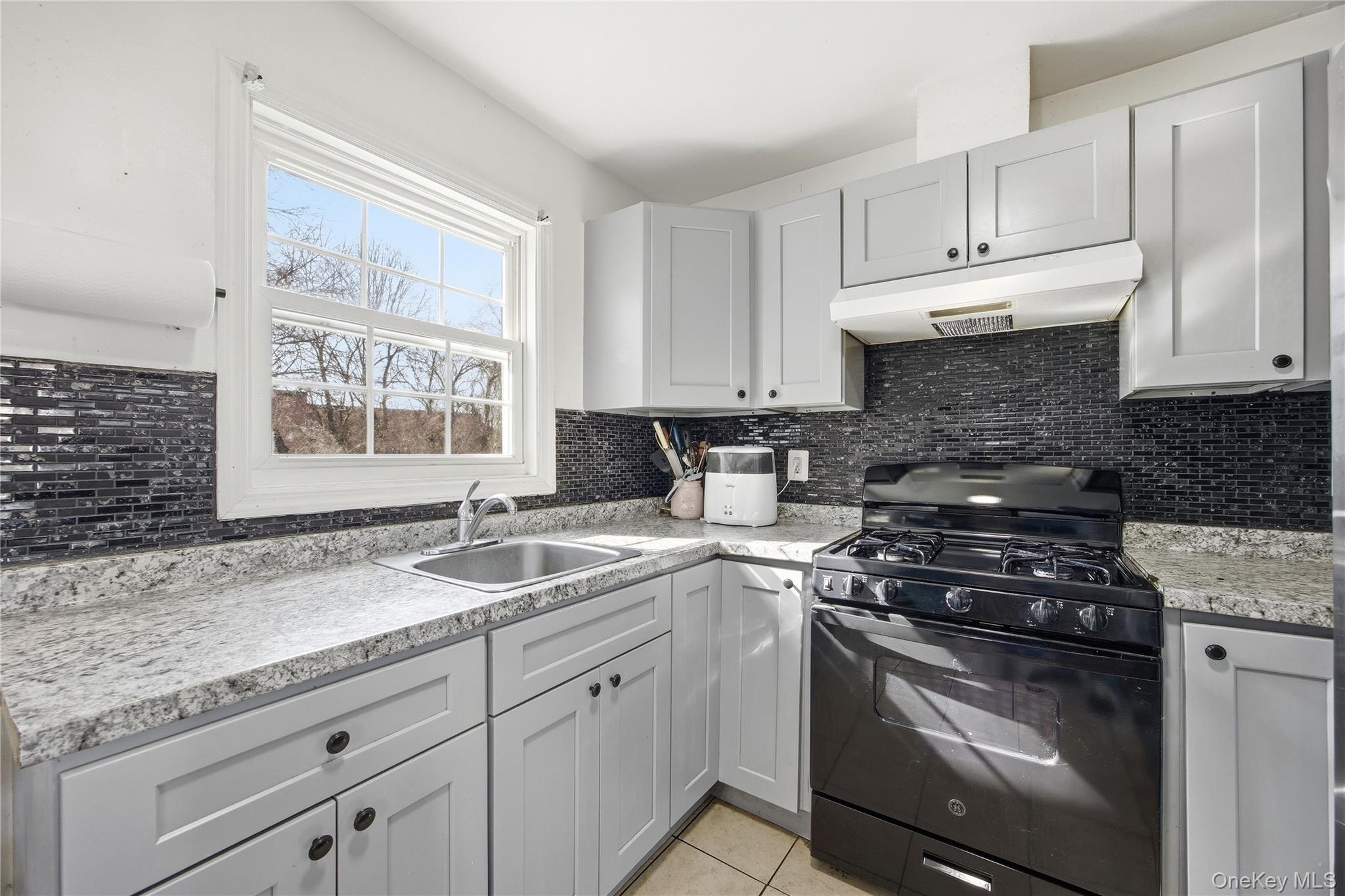 Single Family Cedar  Suffolk County, NY 11722, MLS-969783-5