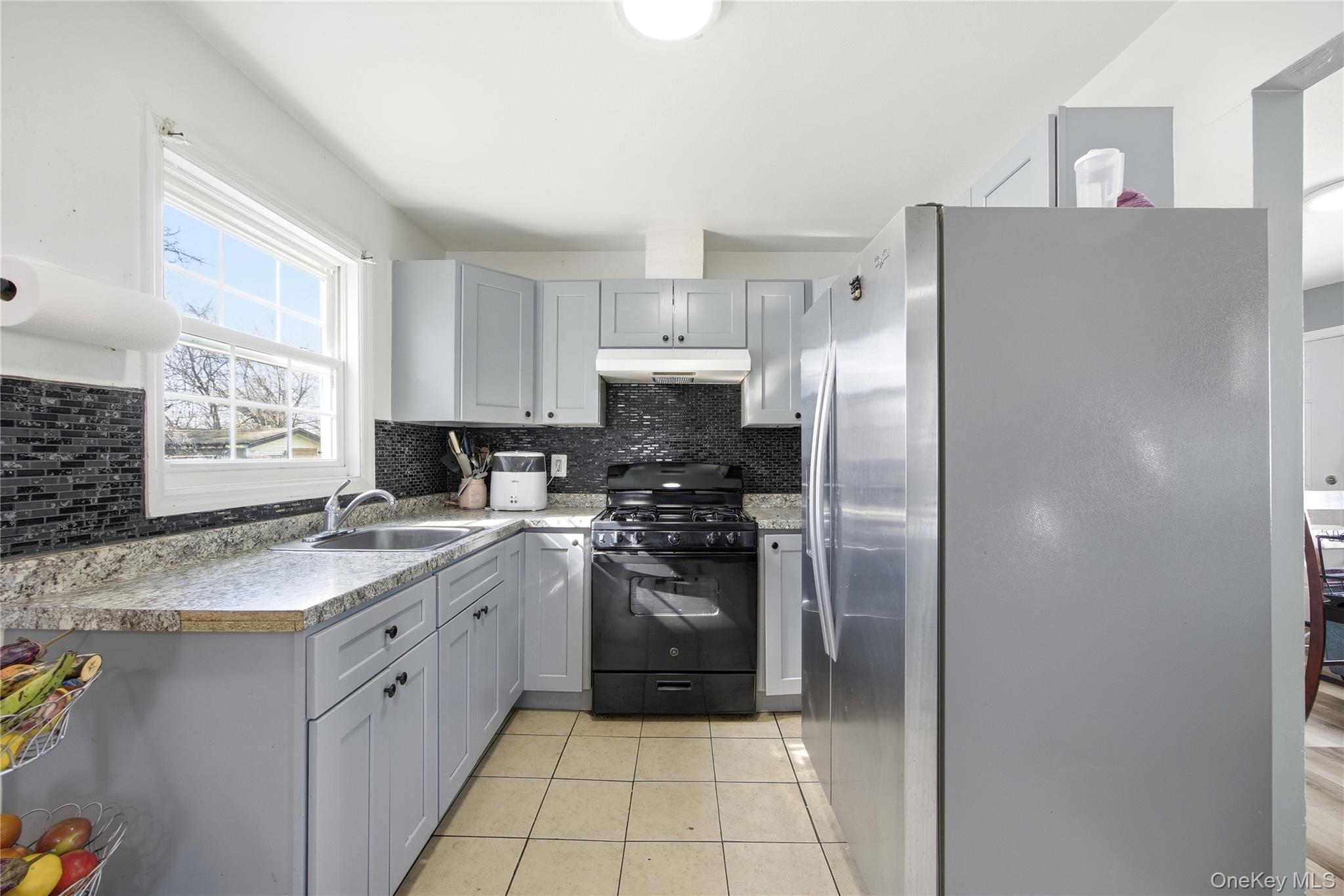 Single Family Cedar  Suffolk County, NY 11722, MLS-969783-6