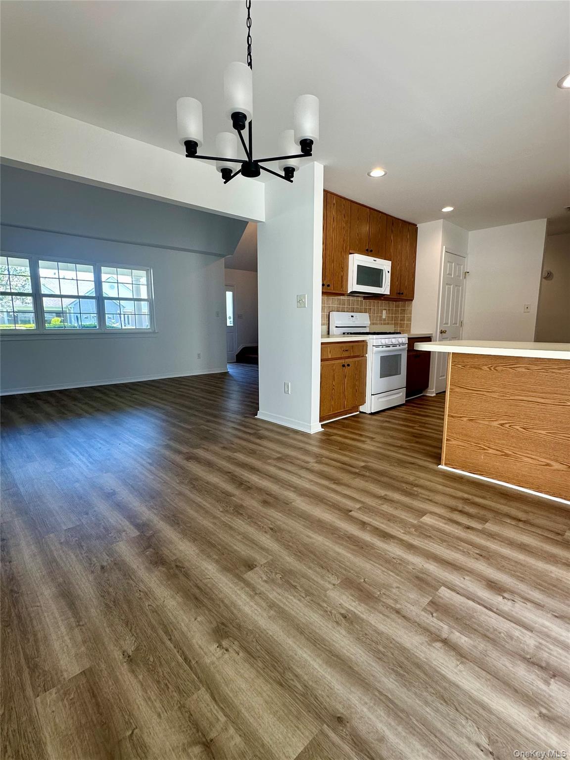 Condo Pebble Beach Suffolk County, NY 11901, MLS-969799-10