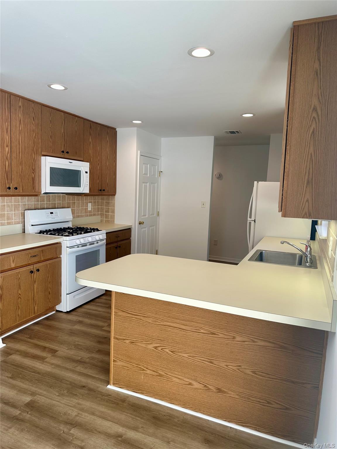 Condo Pebble Beach Suffolk County, NY 11901, MLS-969799-11