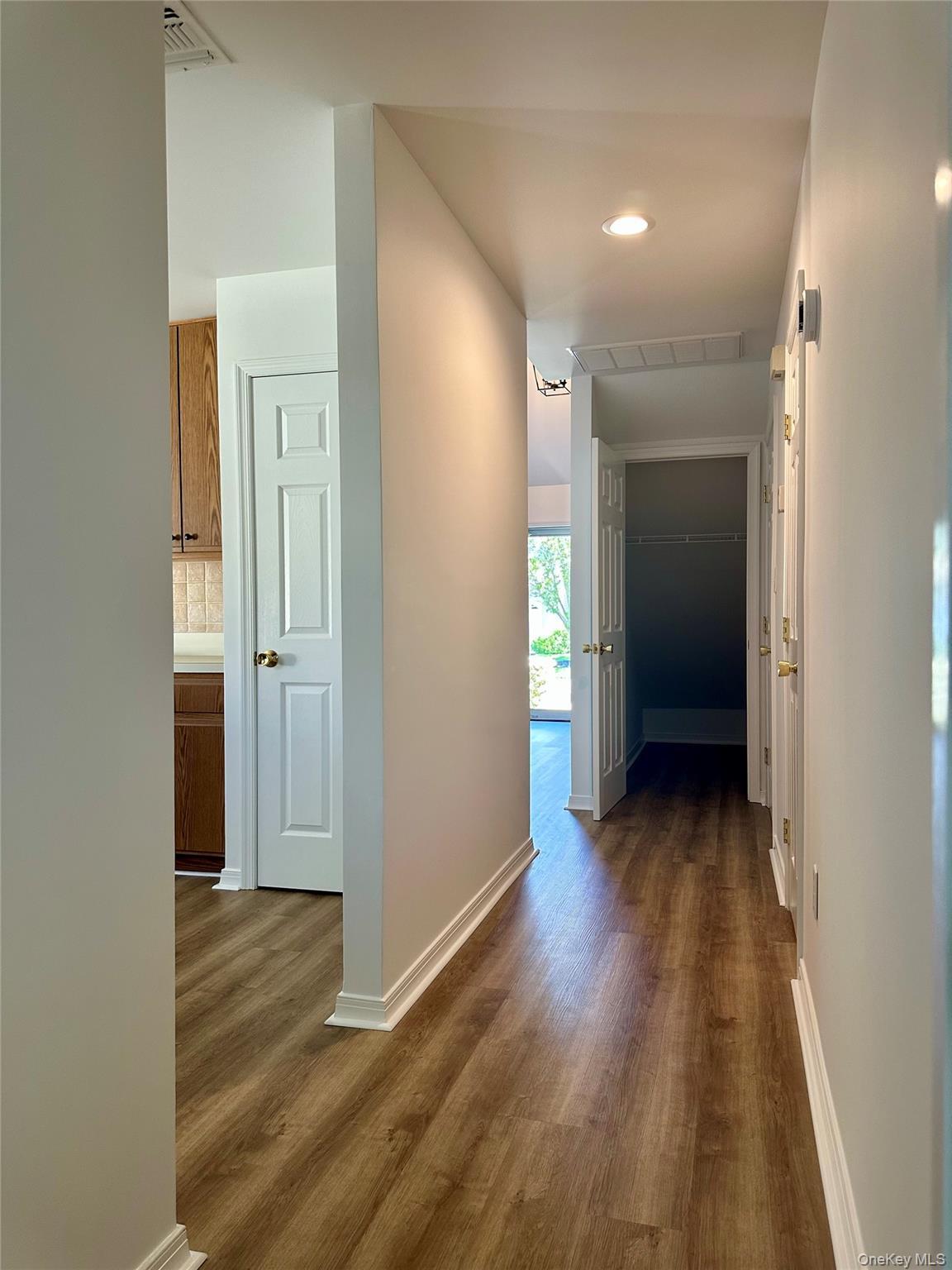 Condo Pebble Beach Suffolk County, NY 11901, MLS-969799-15