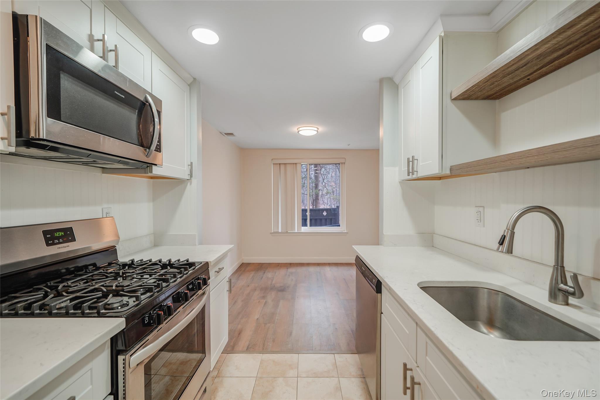 Condo Birchwood  Suffolk County, NY 11763, MLS-969846-10