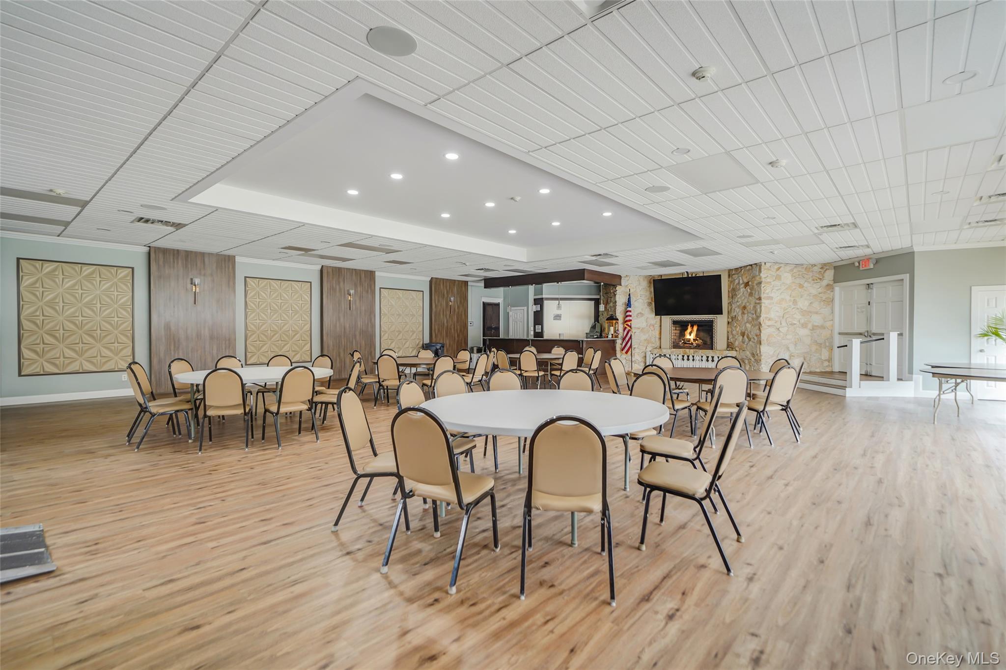 Condo Birchwood  Suffolk County, NY 11763, MLS-969846-24