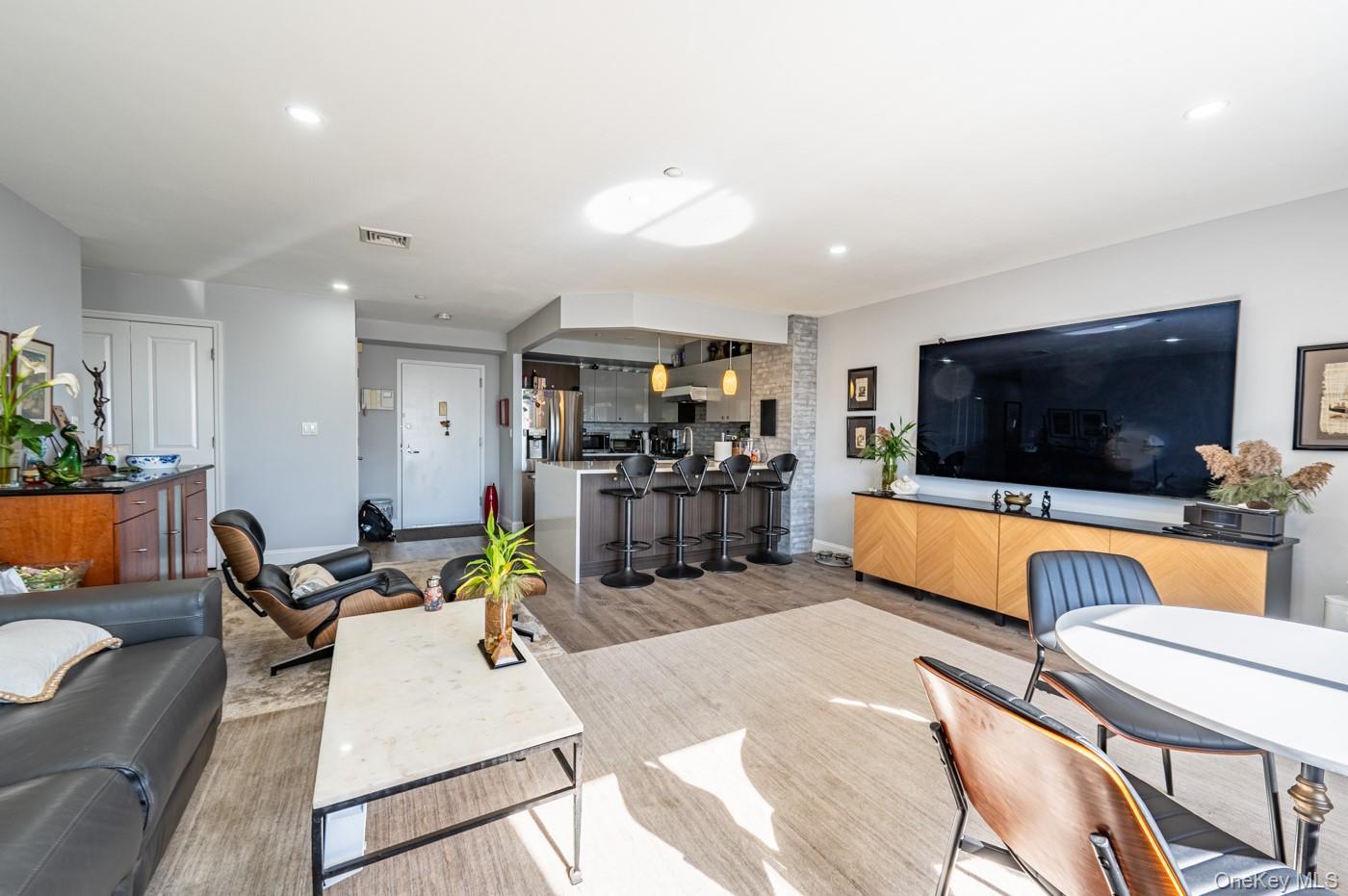 Condo Outlook  Bronx, NY 10465, MLS-969856-5