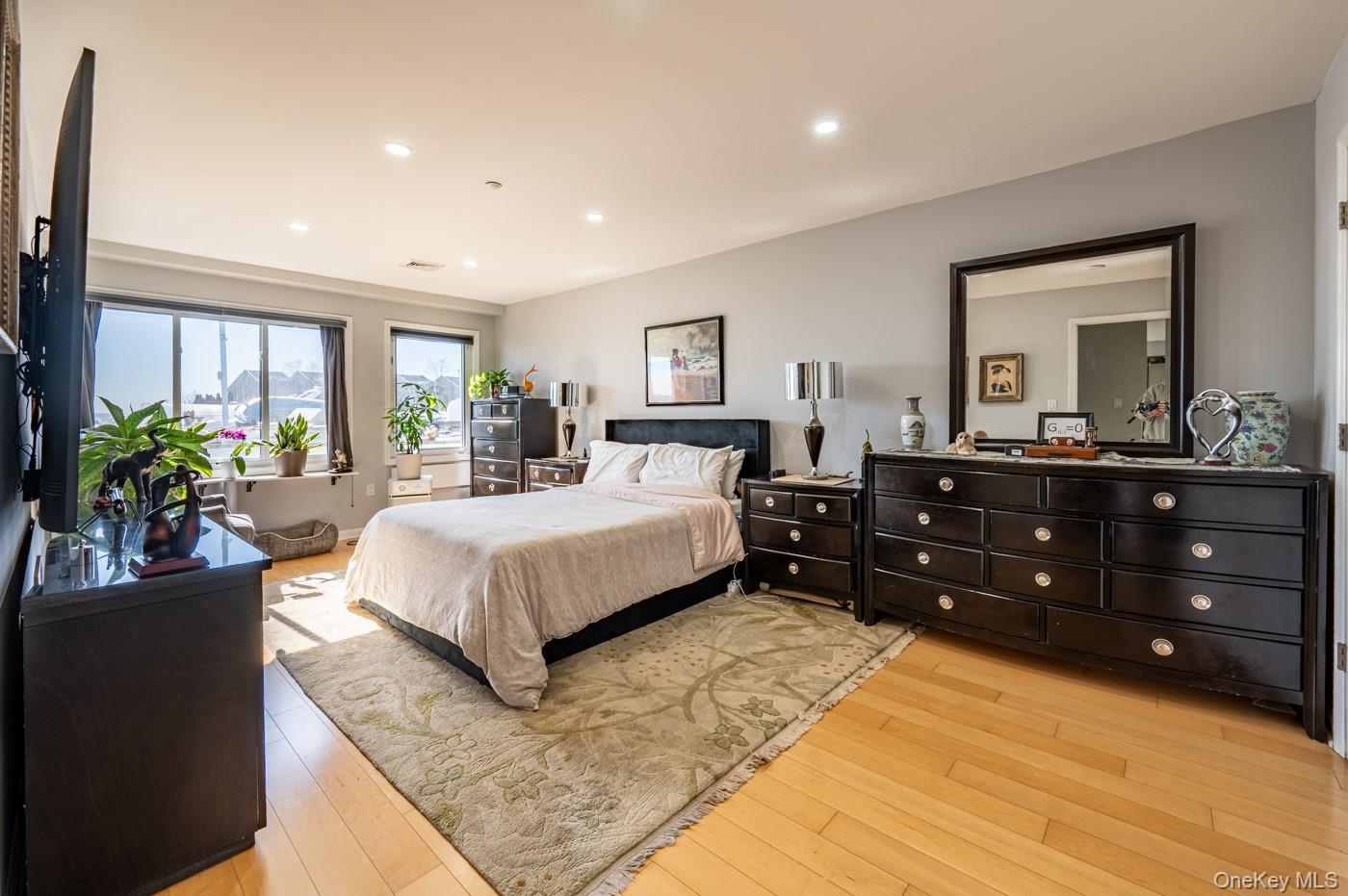 Condo Outlook  Bronx, NY 10465, MLS-969856-6