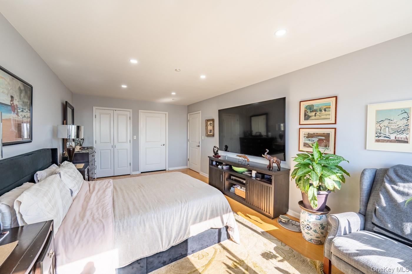 Condo Outlook  Bronx, NY 10465, MLS-969856-8