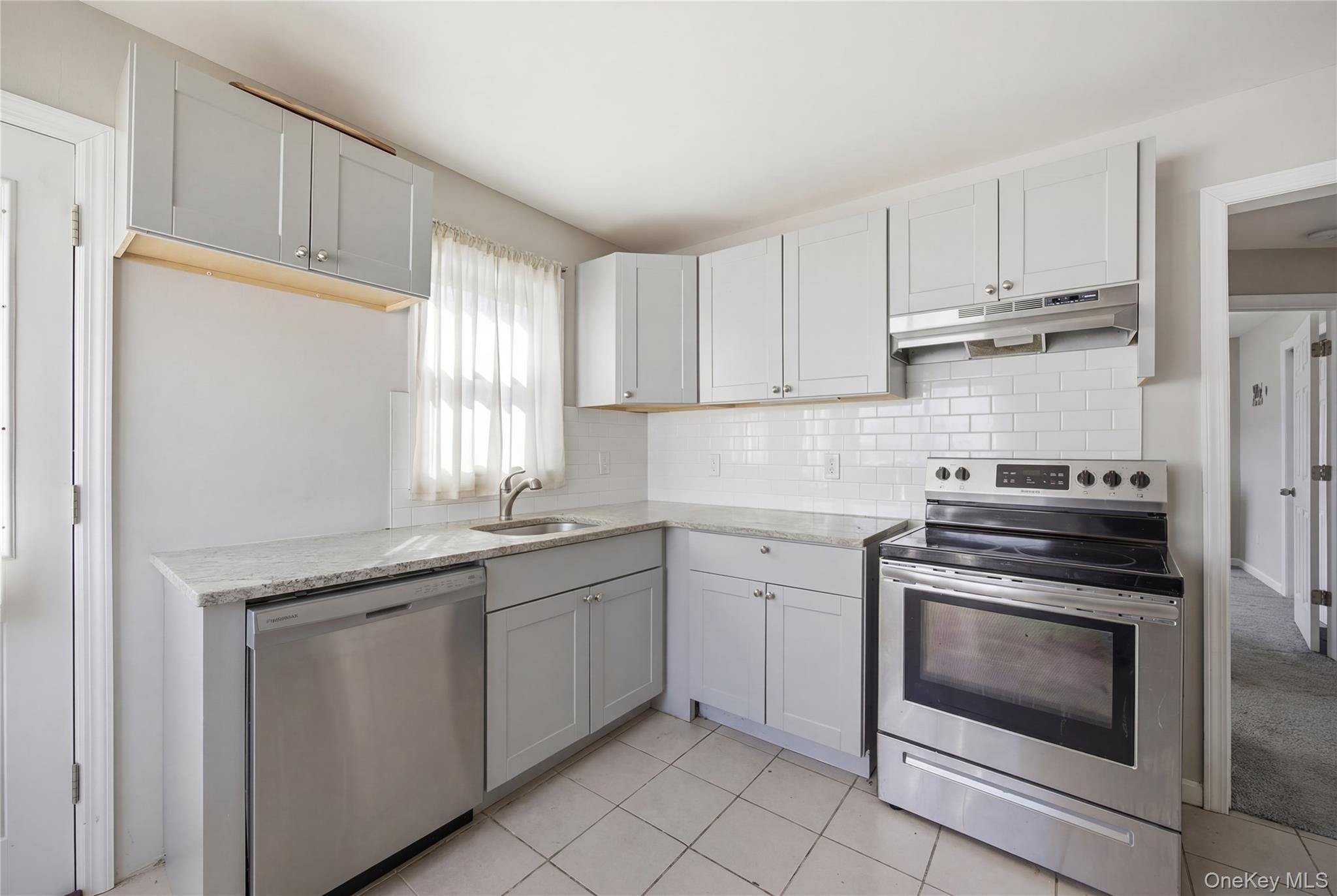 Single Family Prospect  Suffolk County, NY 11726, MLS-969874-10