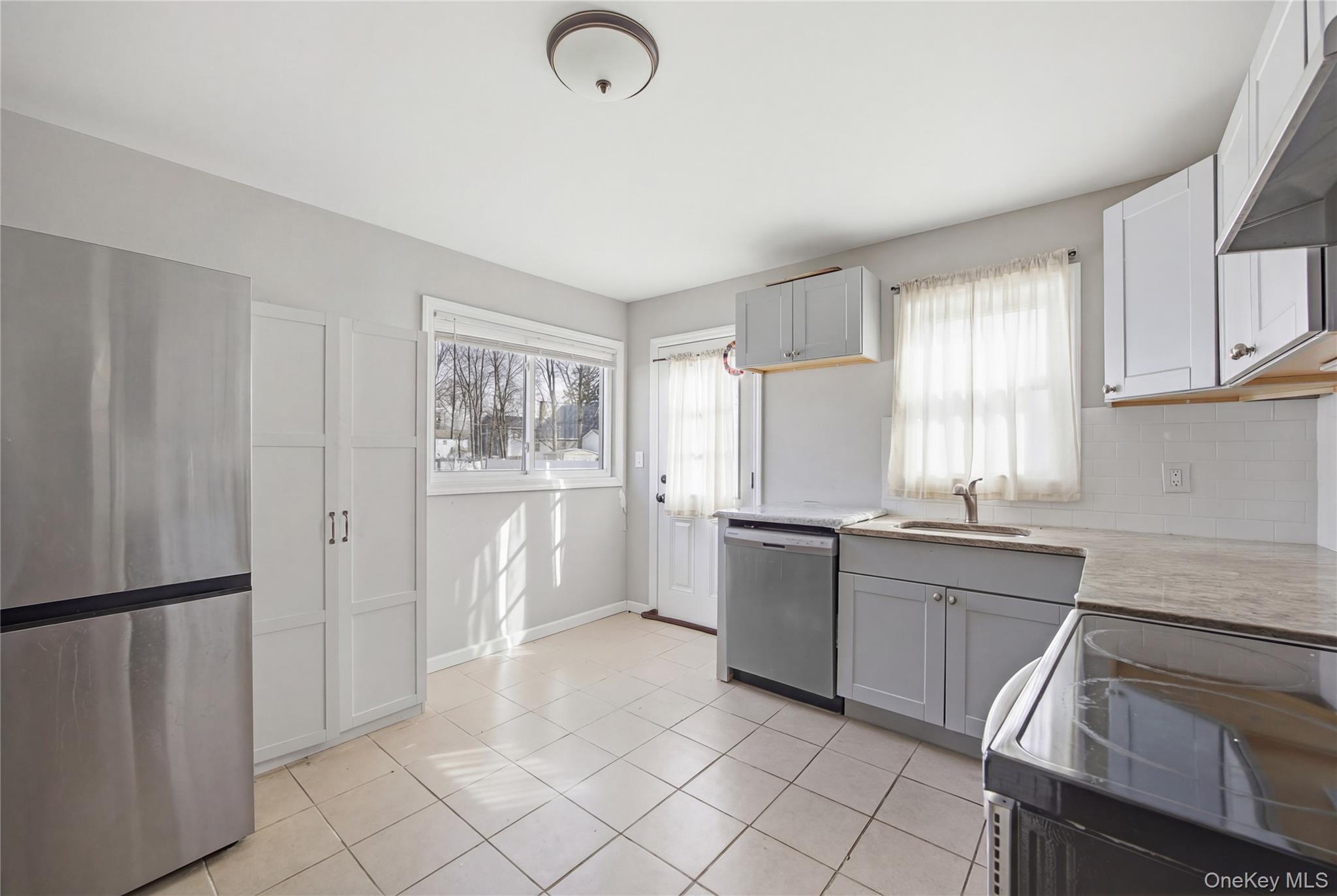 Single Family Prospect  Suffolk County, NY 11726, MLS-969874-12