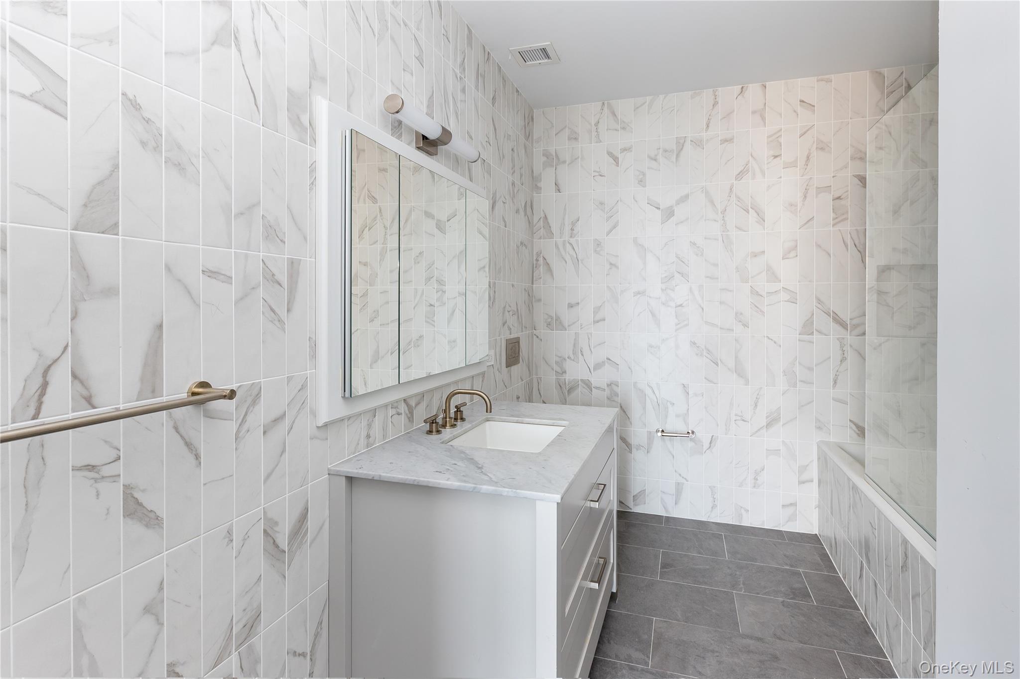 Condo Queens  Queens, NY 11375, MLS-969883-11