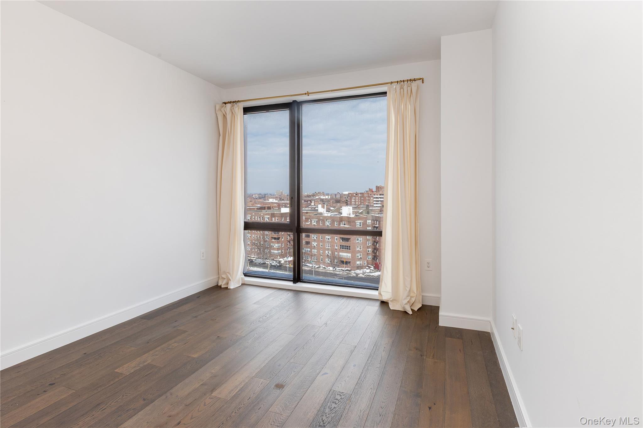 Condo Queens  Queens, NY 11375, MLS-969883-4