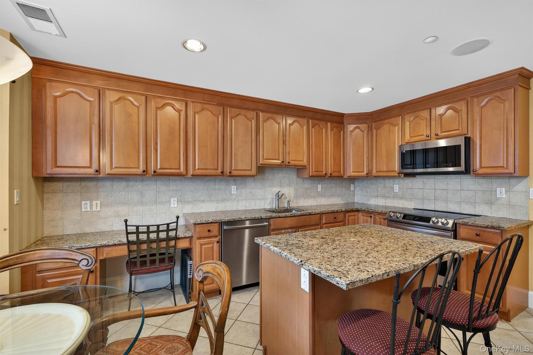 Condo Harbor Pointe  Rockland County, NY 10927, MLS-969903-22