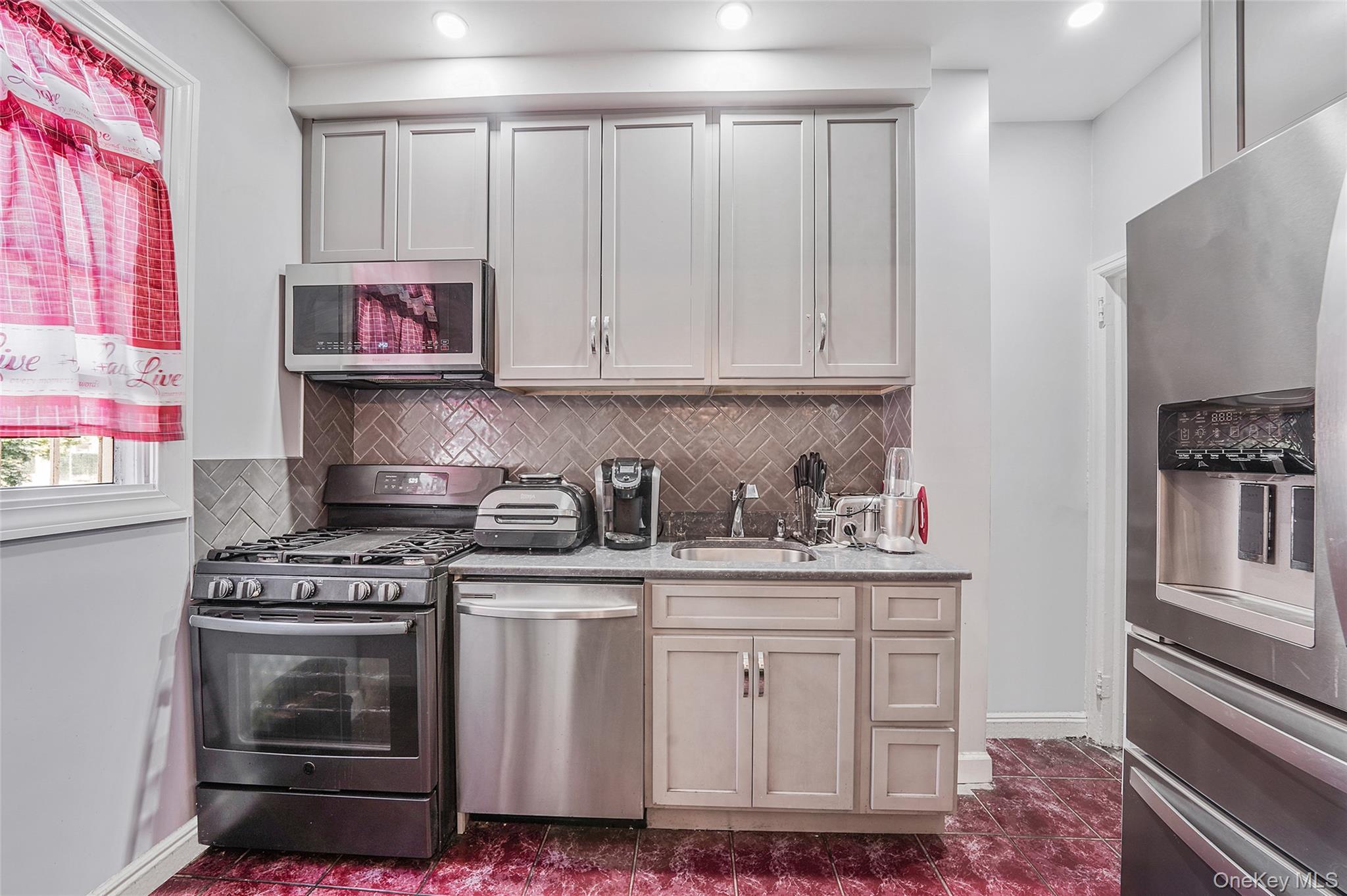 Single Family Branton  Brooklyn, NY 11236, MLS-969940-8