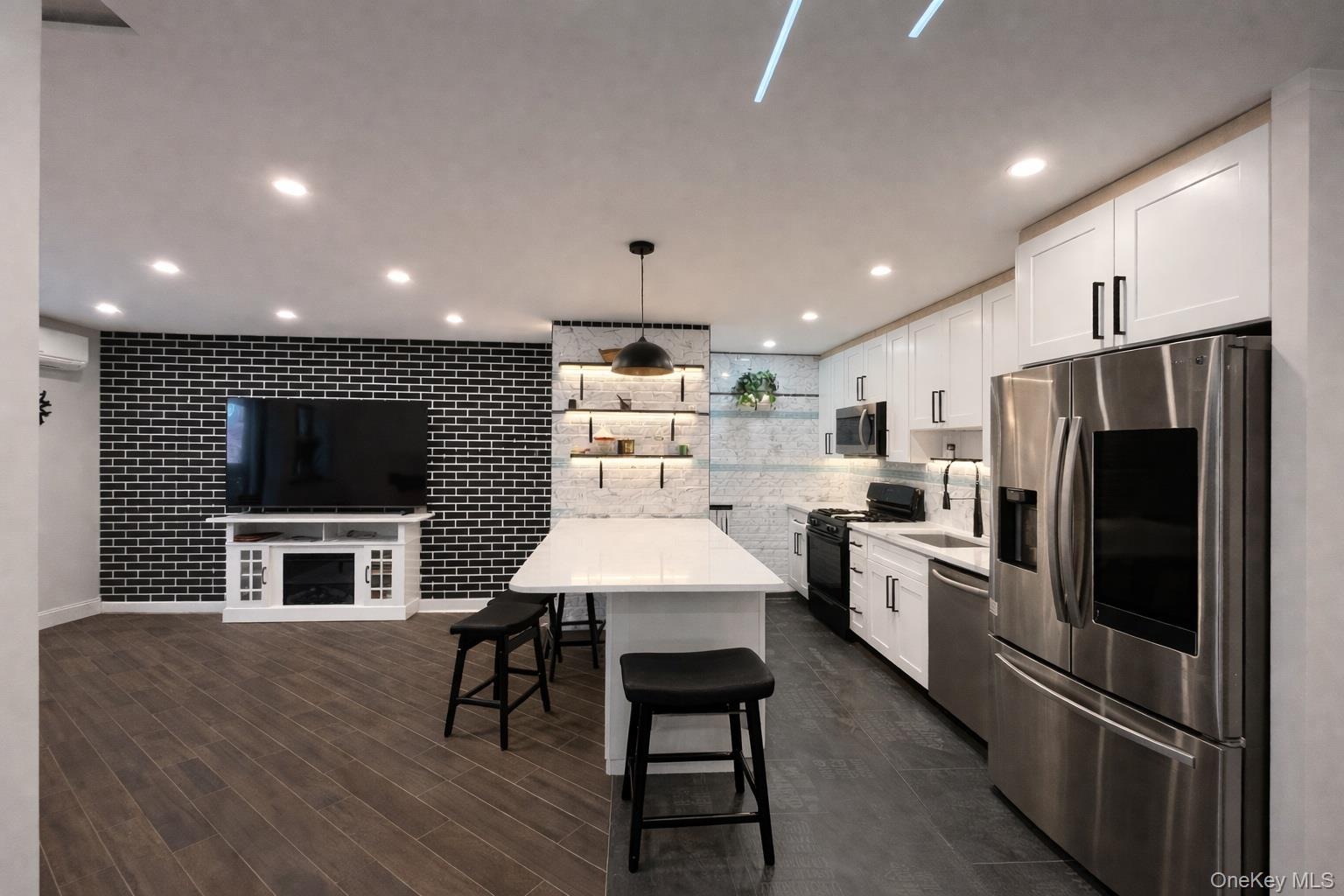 Condo Metropolitan  Queens, NY 11379, MLS-969971-3