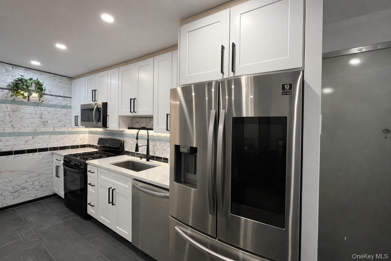 Condo Metropolitan  Queens, NY 11379, MLS-969971-7