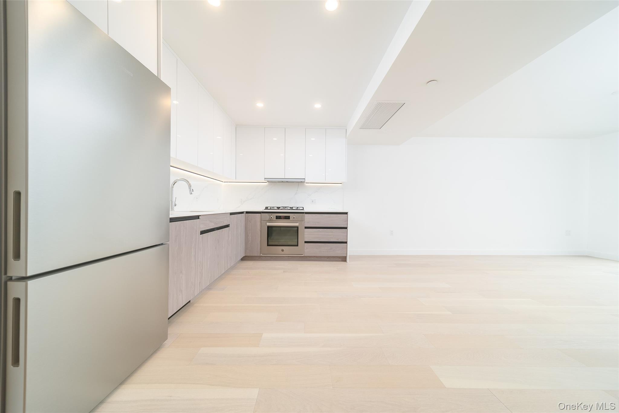 Condo Northern  Queens, NY 11354, MLS-969995-3