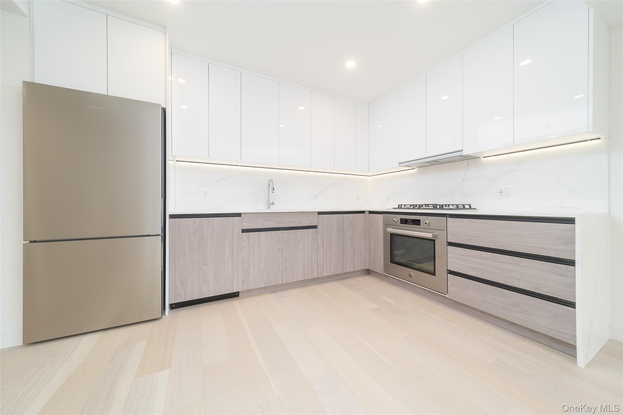 Condo Northern  Queens, NY 11354, MLS-969995-4